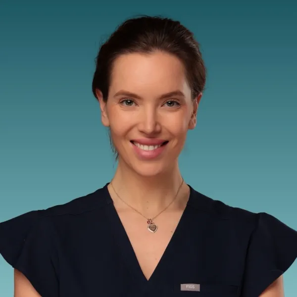 Porträt von Dr. med. Antonia Sturm, Ärztin mit Tätigkeitsschwerpunkt Anti-Aging-Medizin bei California Skin München.