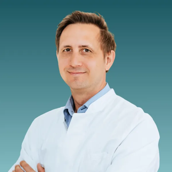 Porträt von Dr. med. Marius Vogt, Facharzt für Plastische und Ästhetische Chirurgie bei California Skin München.